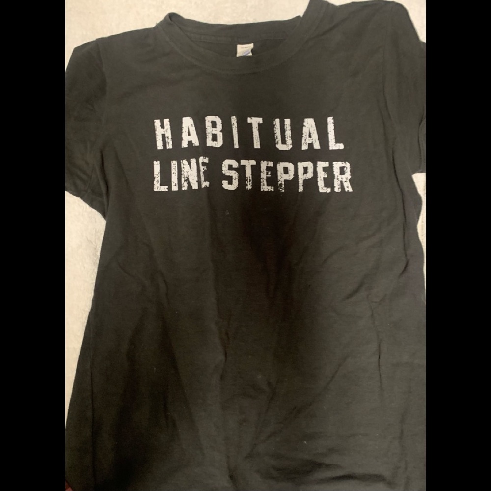 Medium HABITUAL LINE STEPPER Tee
